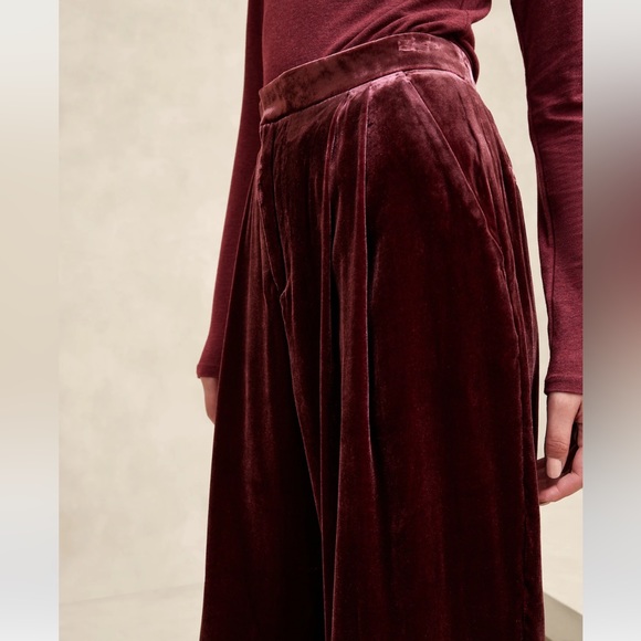 BANANA REPUBLIC Velvet Pants in Burgundy, Size 14 - Picture 3 of 7